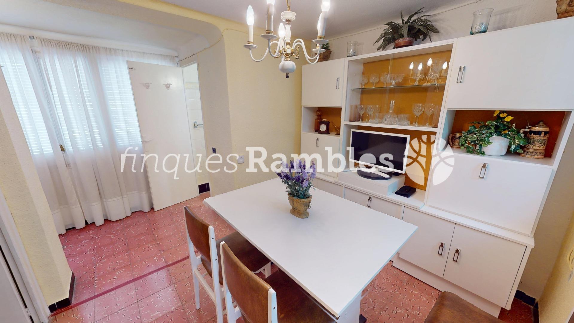 CASA AMB 3 PISOS AL CENTRE D’IGUALADA – 57