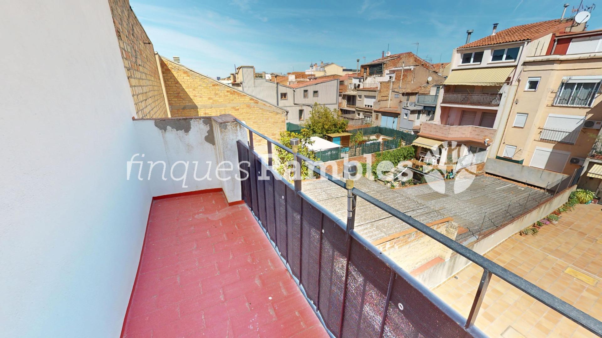 CASA AMB 3 PISOS AL CENTRE D’IGUALADA – 64