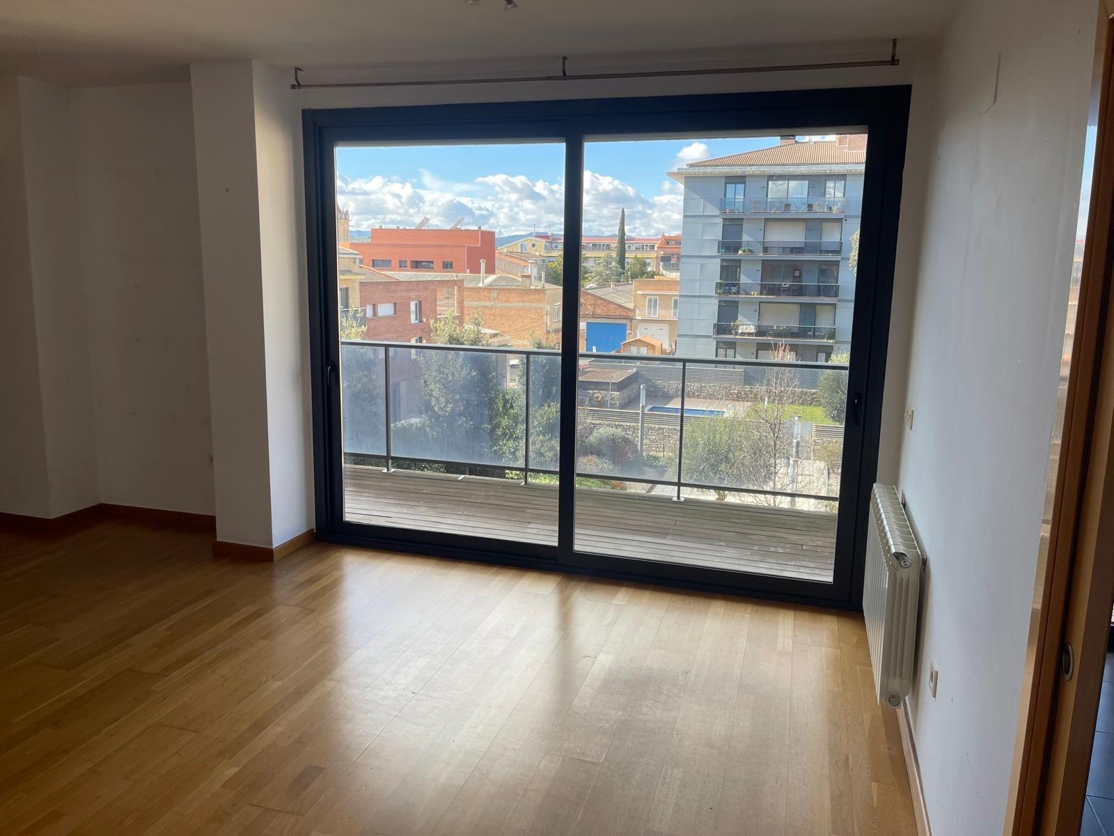 PIS SEMINOU AMB TERRASSA, PÀRKING, A UN PAS DEL CENTRE! – 10