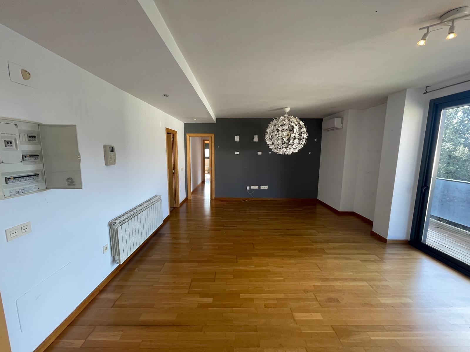 PIS SEMINOU AMB TERRASSA, PÀRKING, A UN PAS DEL CENTRE! – 12