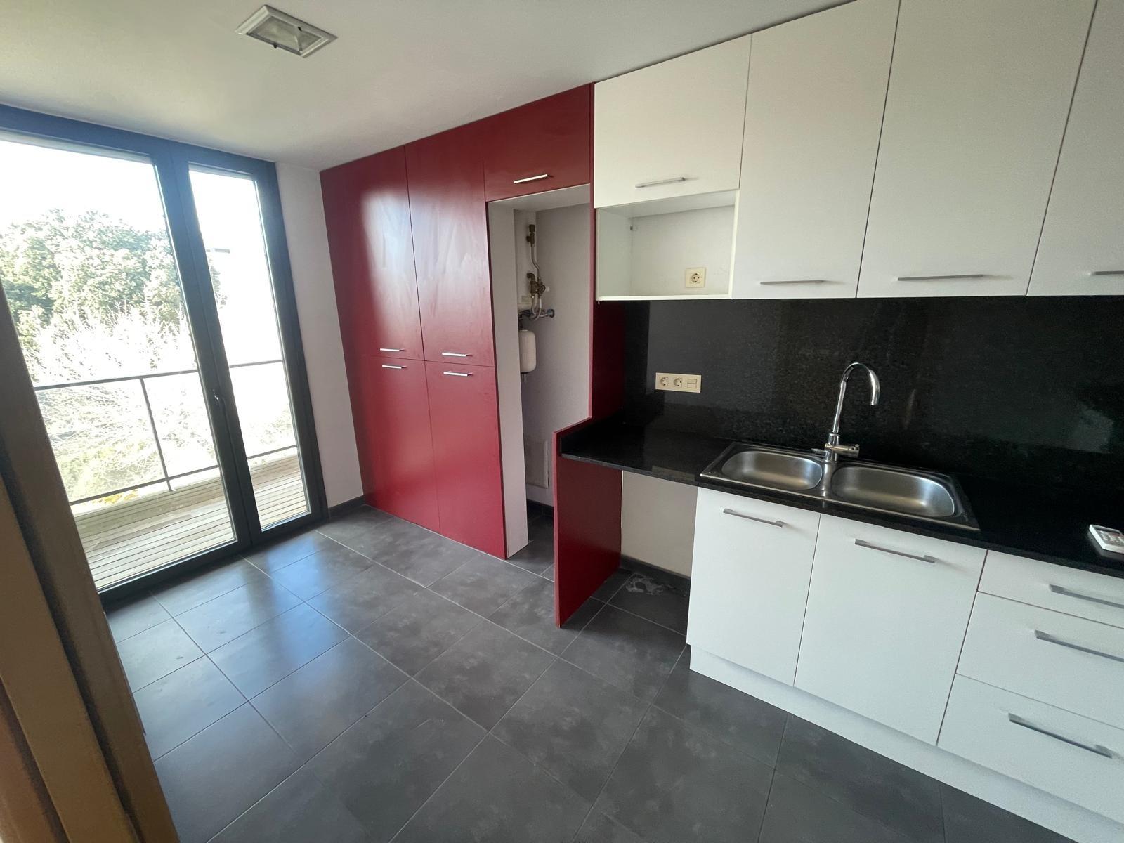 PIS SEMINOU AMB TERRASSA, PÀRKING, A UN PAS DEL CENTRE! – 13