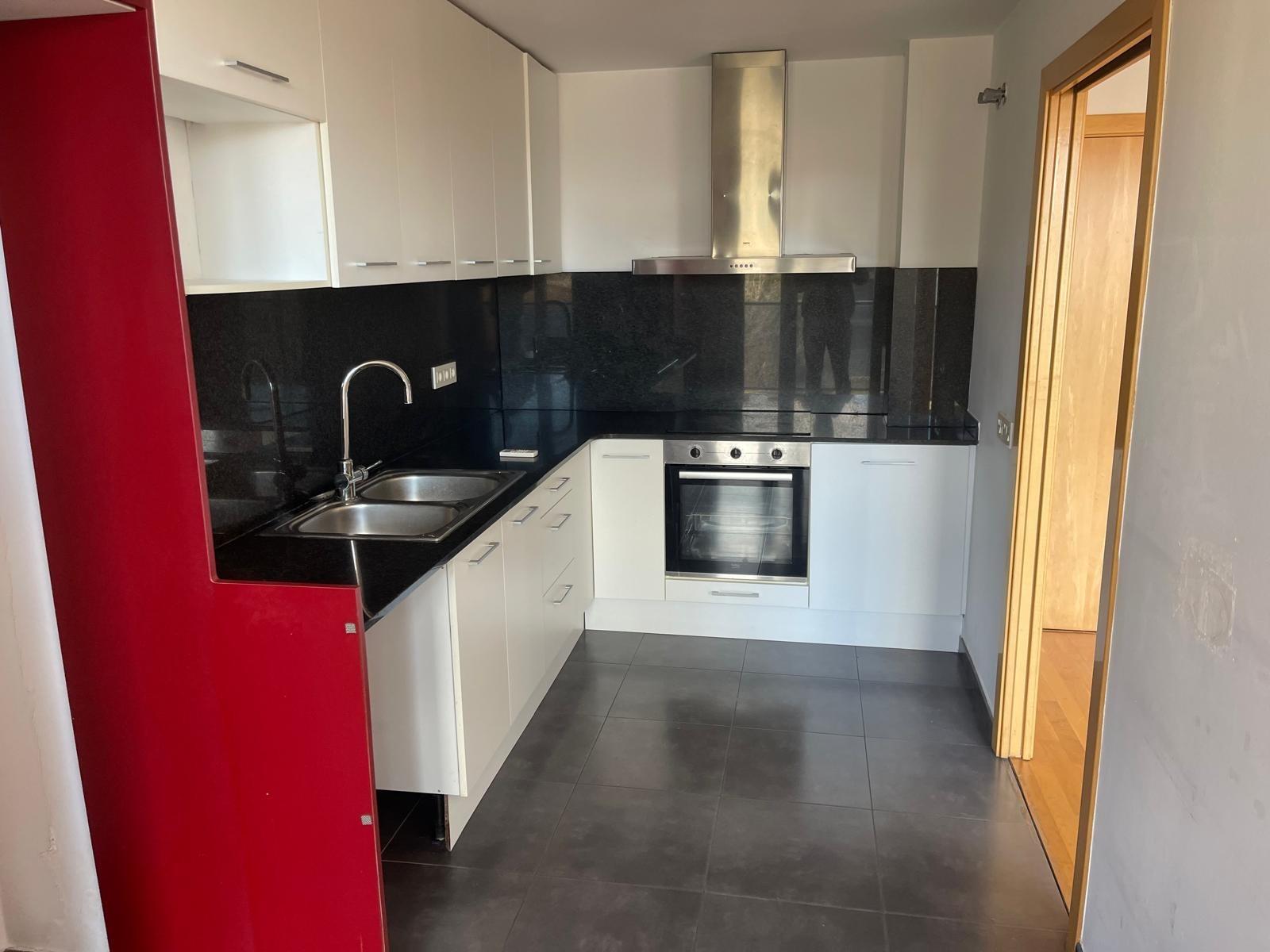 PIS SEMINOU AMB TERRASSA, PÀRKING, A UN PAS DEL CENTRE! – 15