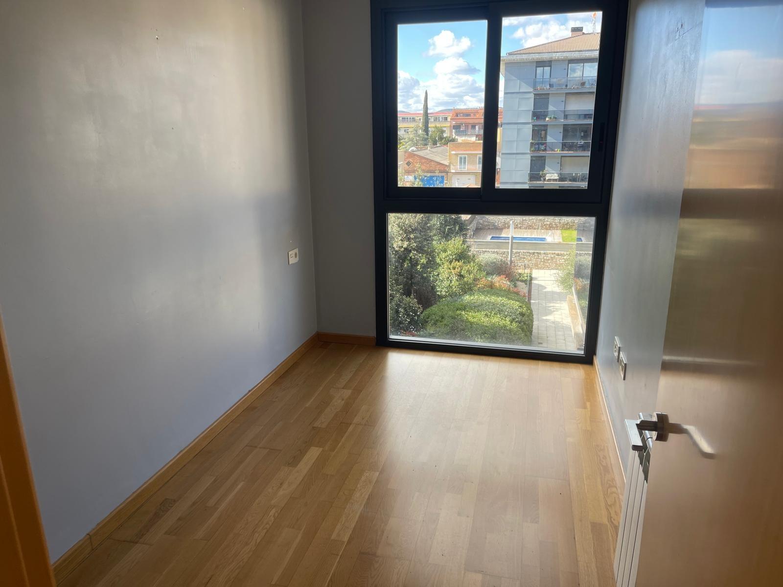 PIS SEMINOU AMB TERRASSA, PÀRKING, A UN PAS DEL CENTRE! – 22