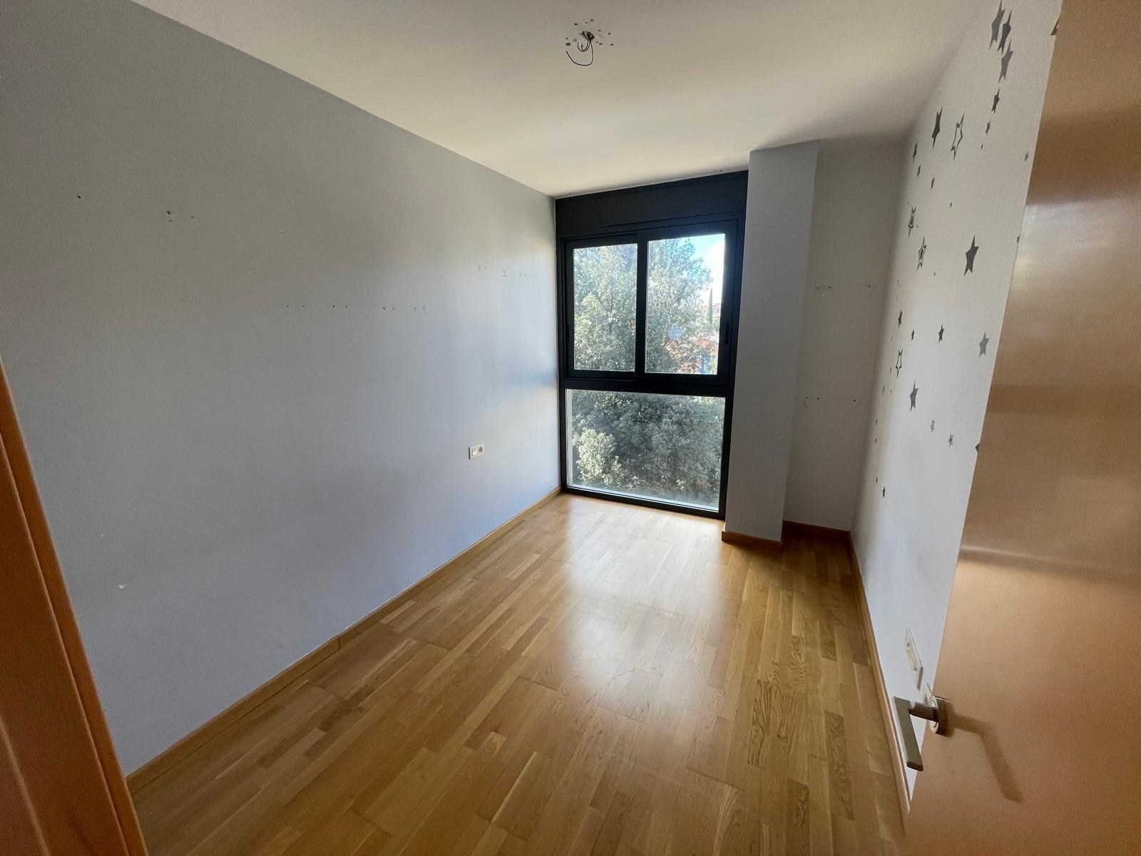 PIS SEMINOU AMB TERRASSA, PÀRKING, A UN PAS DEL CENTRE! – 23