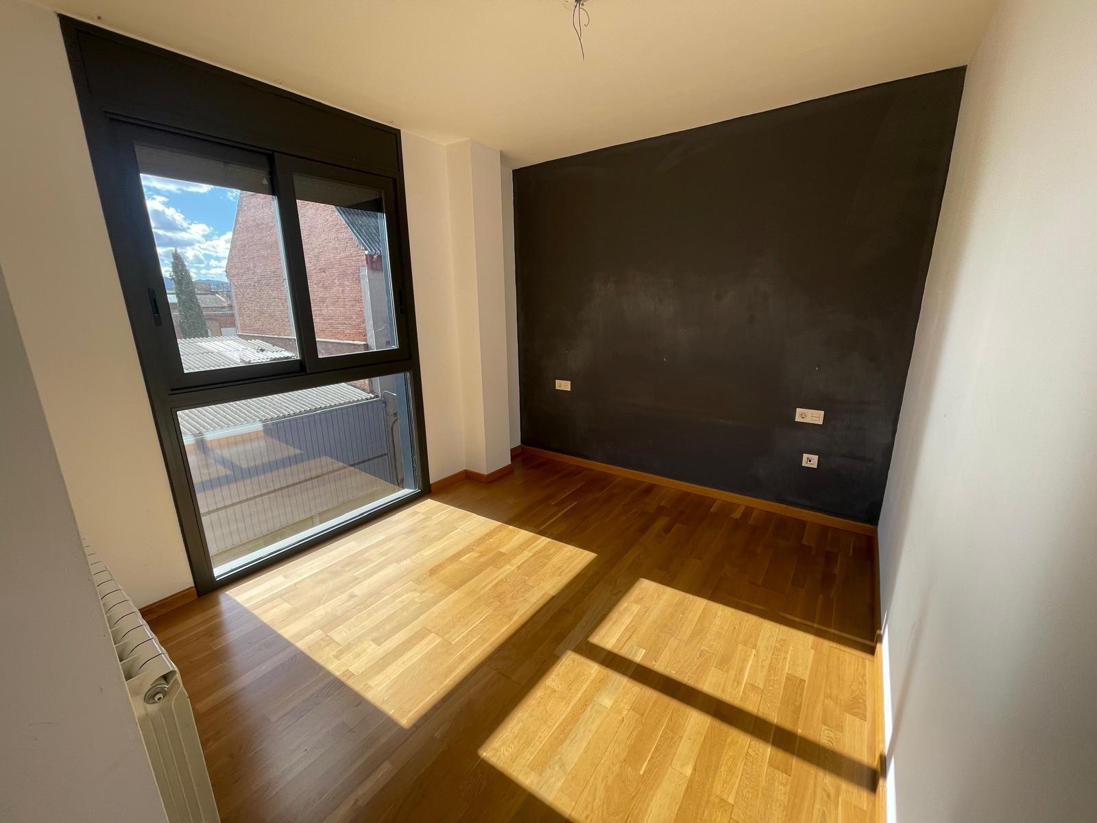 PIS SEMINOU AMB TERRASSA, PÀRKING, A UN PAS DEL CENTRE! – 26