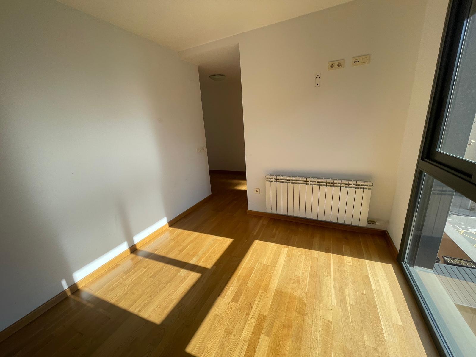 PIS SEMINOU AMB TERRASSA, PÀRKING, A UN PAS DEL CENTRE! – 27