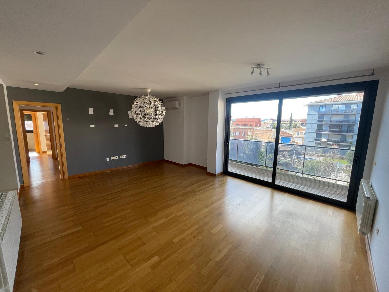 PIS SEMINOU AMB TERRASSA, PÀRKING, A UN PAS DEL CENTRE! – 9