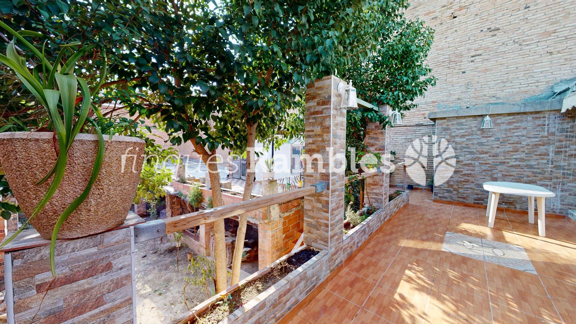 CASA PER GAUDIR AL POBLE SEC A IGUALADA – 21