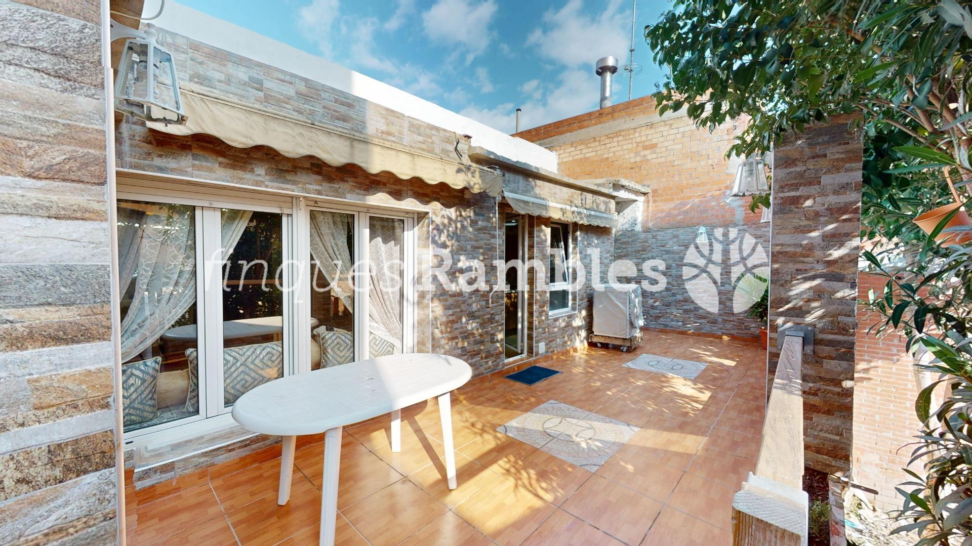 CASA PER GAUDIR AL POBLE SEC A IGUALADA – 24