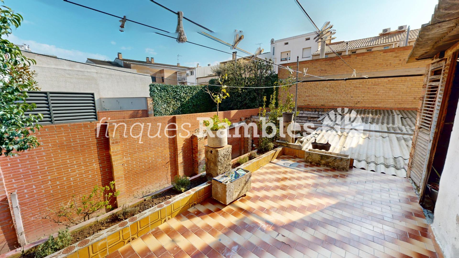 CASA PER GAUDIR AL POBLE SEC A IGUALADA – 33