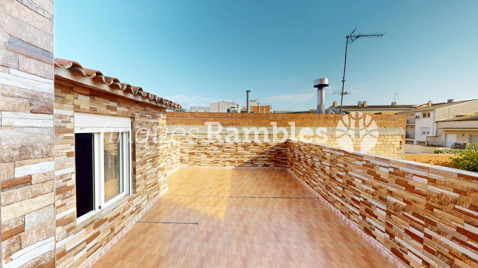 CASA PER GAUDIR AL POBLE SEC A IGUALADA – 35