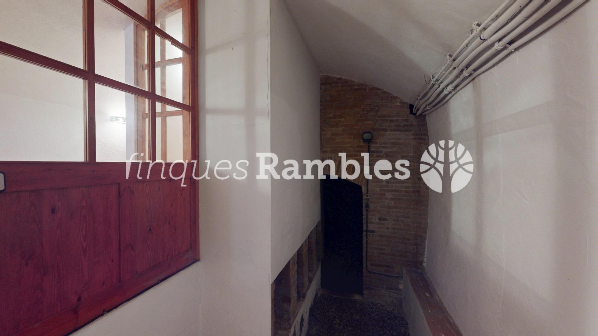 CASA SENYORIAL AMB GRAN JARDÍ, A PLE CENTRE DE CAPELLADES – 10