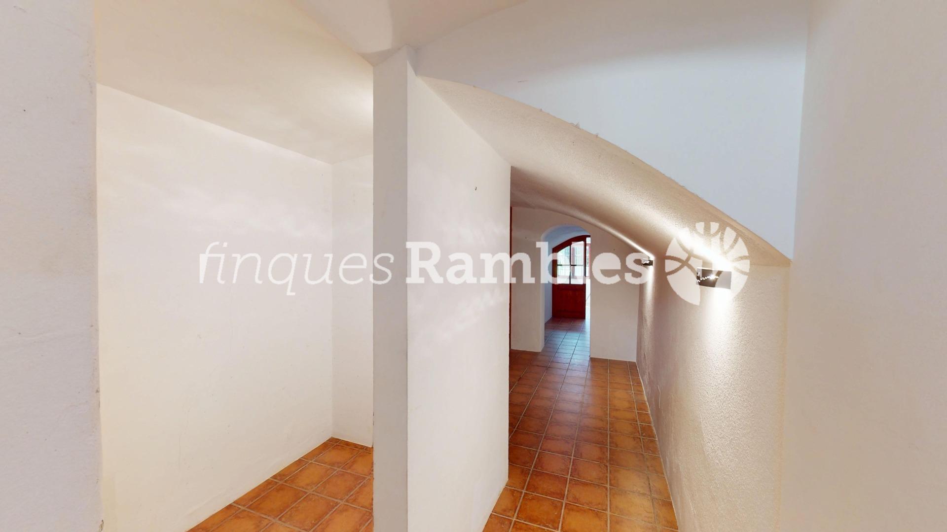 CASA SENYORIAL AMB GRAN JARDÍ, A PLE CENTRE DE CAPELLADES – 12