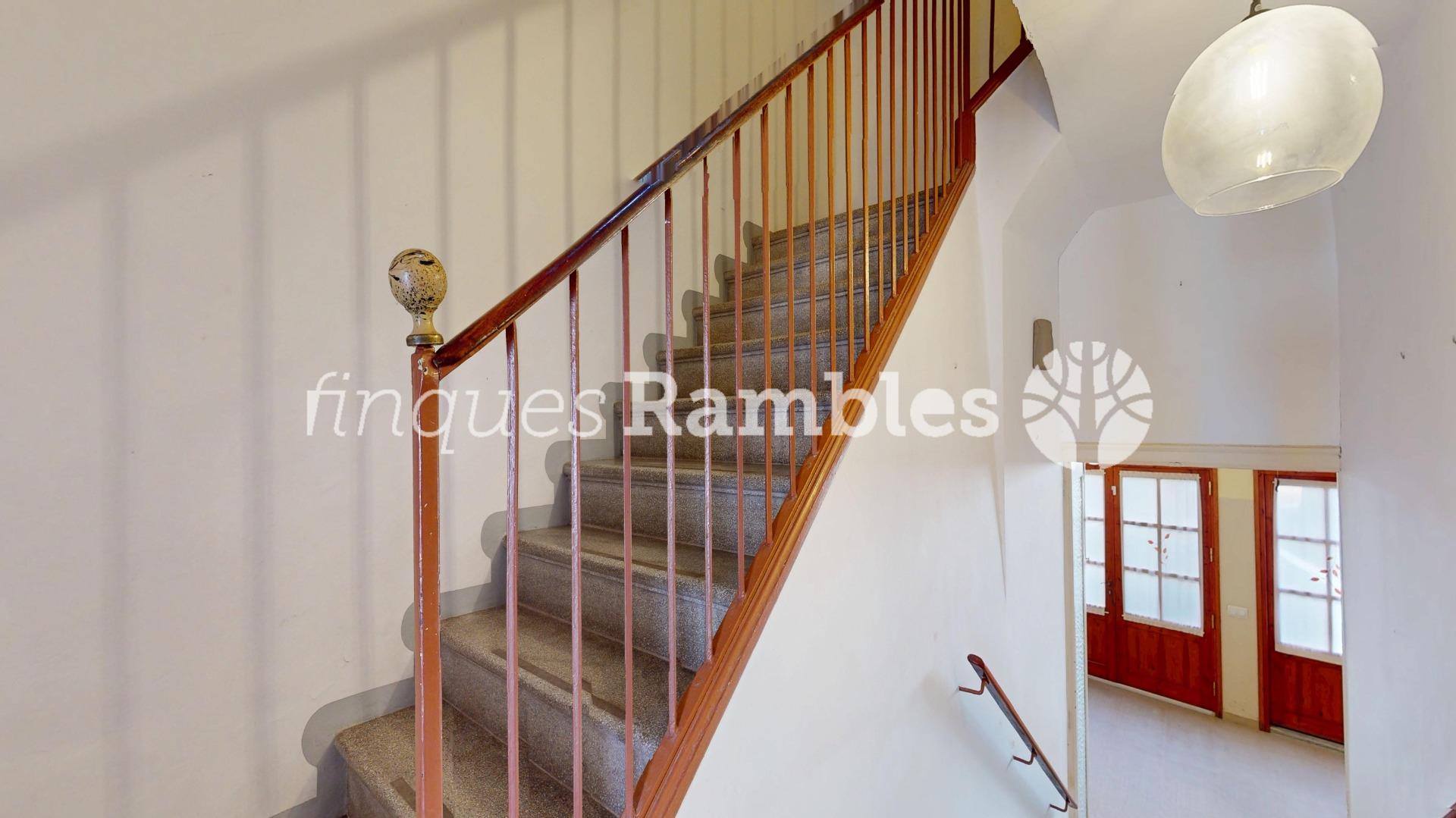 CASA SENYORIAL AMB GRAN JARDÍ, A PLE CENTRE DE CAPELLADES – 17