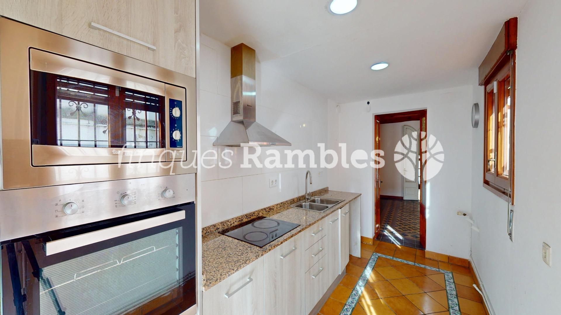 CASA SENYORIAL AMB GRAN JARDÍ, A PLE CENTRE DE CAPELLADES – 22