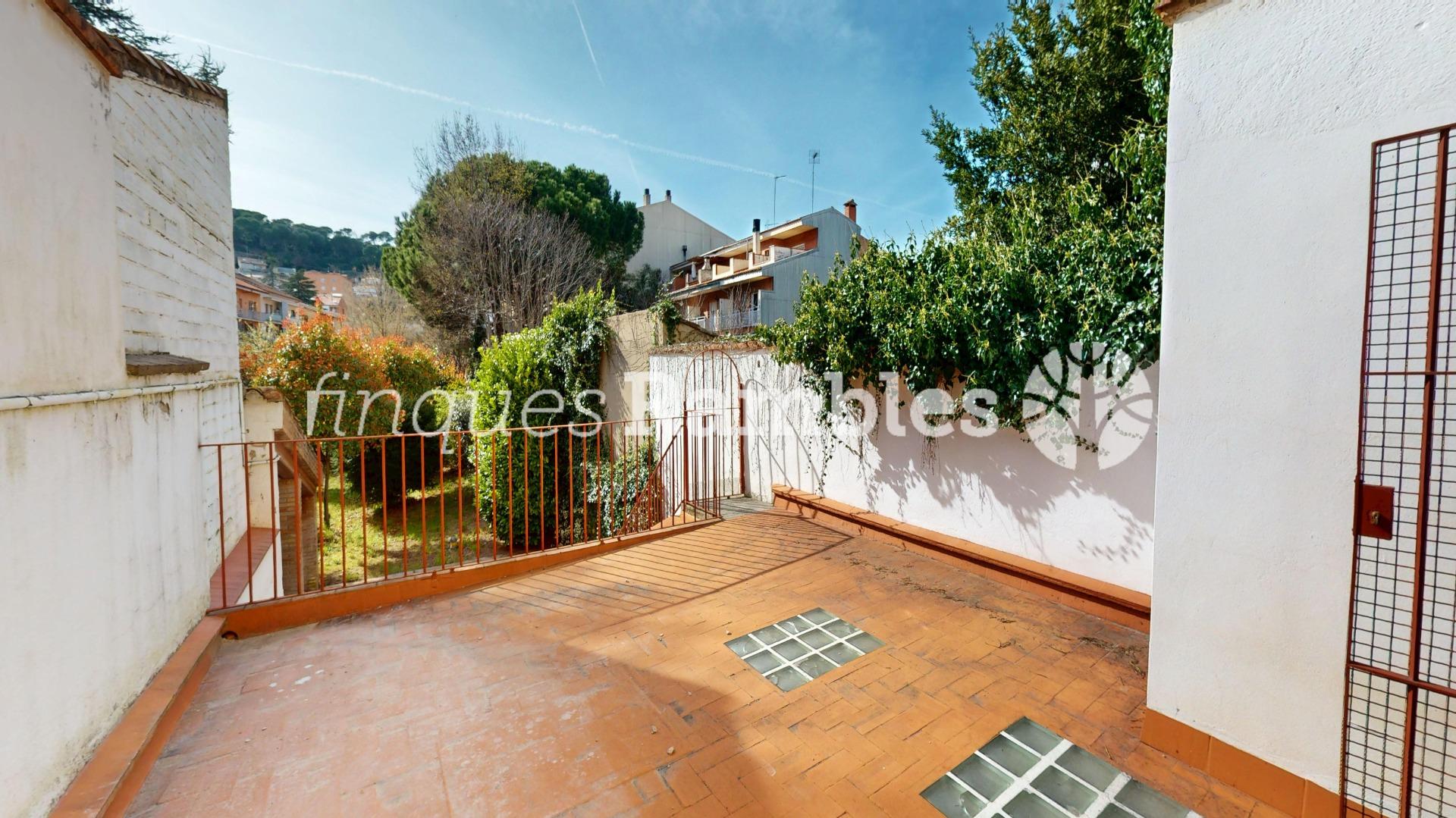 CASA SENYORIAL AMB GRAN JARDÍ, A PLE CENTRE DE CAPELLADES – 24