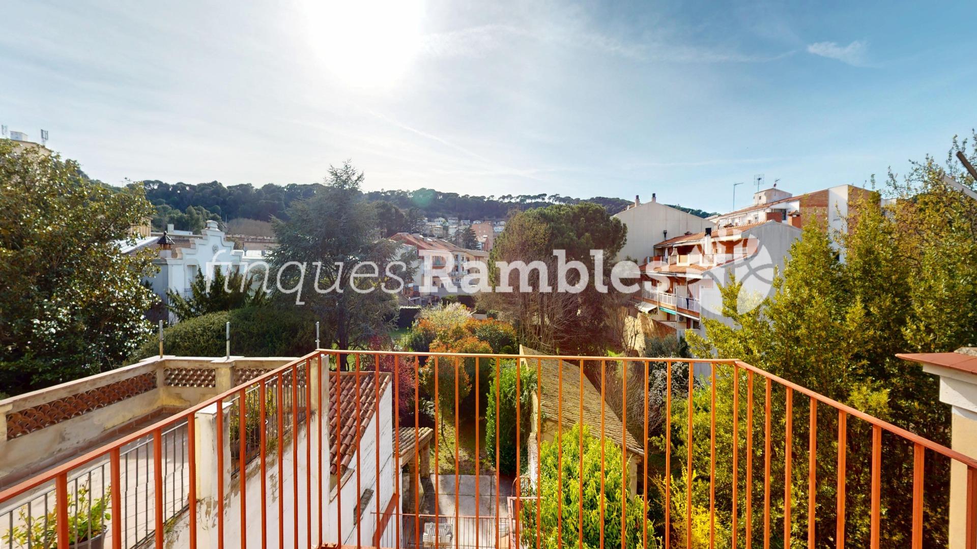 CASA SENYORIAL AMB GRAN JARDÍ, A PLE CENTRE DE CAPELLADES – 25