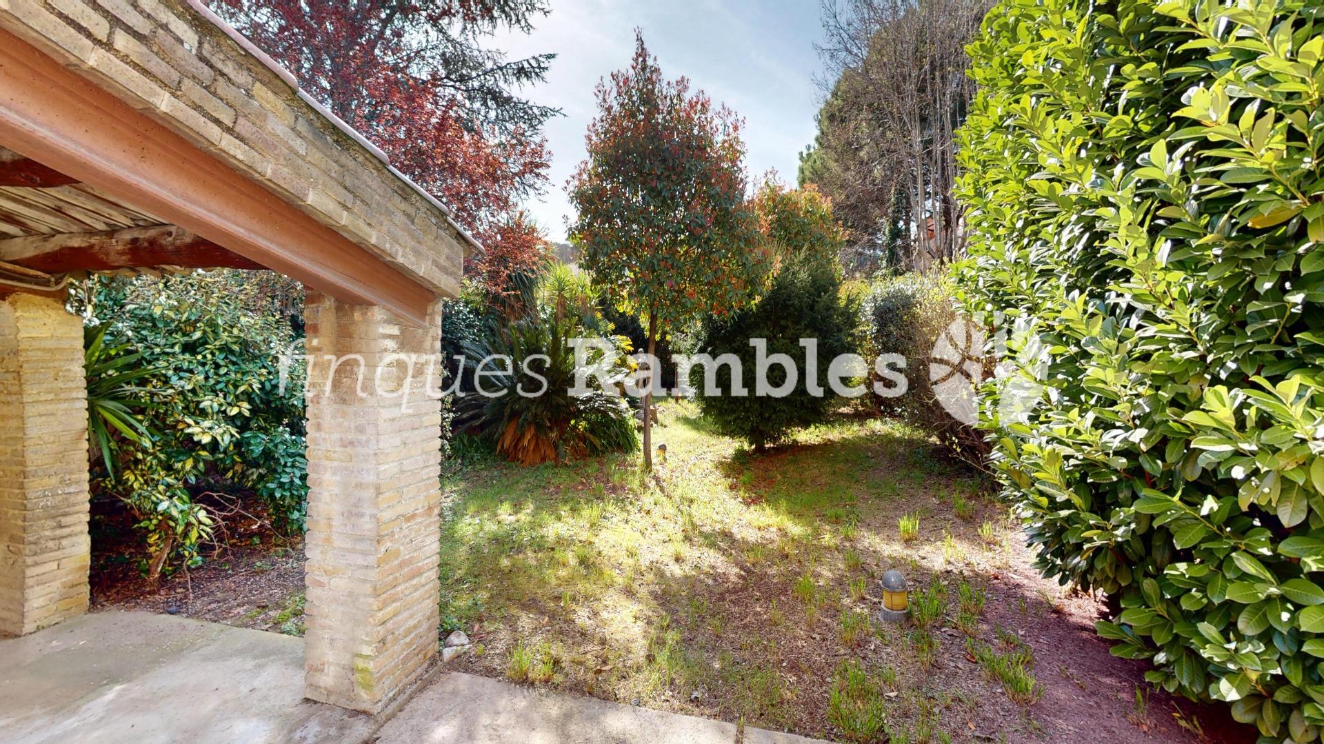 CASA SENYORIAL AMB GRAN JARDÍ, A PLE CENTRE DE CAPELLADES – 3