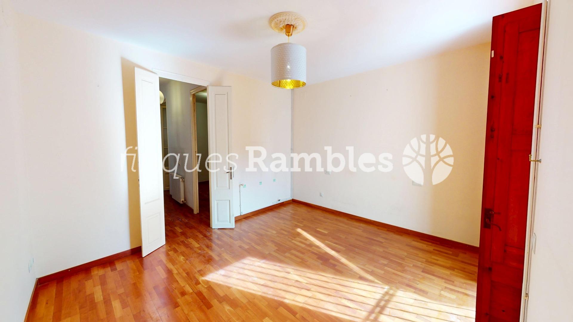 CASA SENYORIAL AMB GRAN JARDÍ, A PLE CENTRE DE CAPELLADES – 35