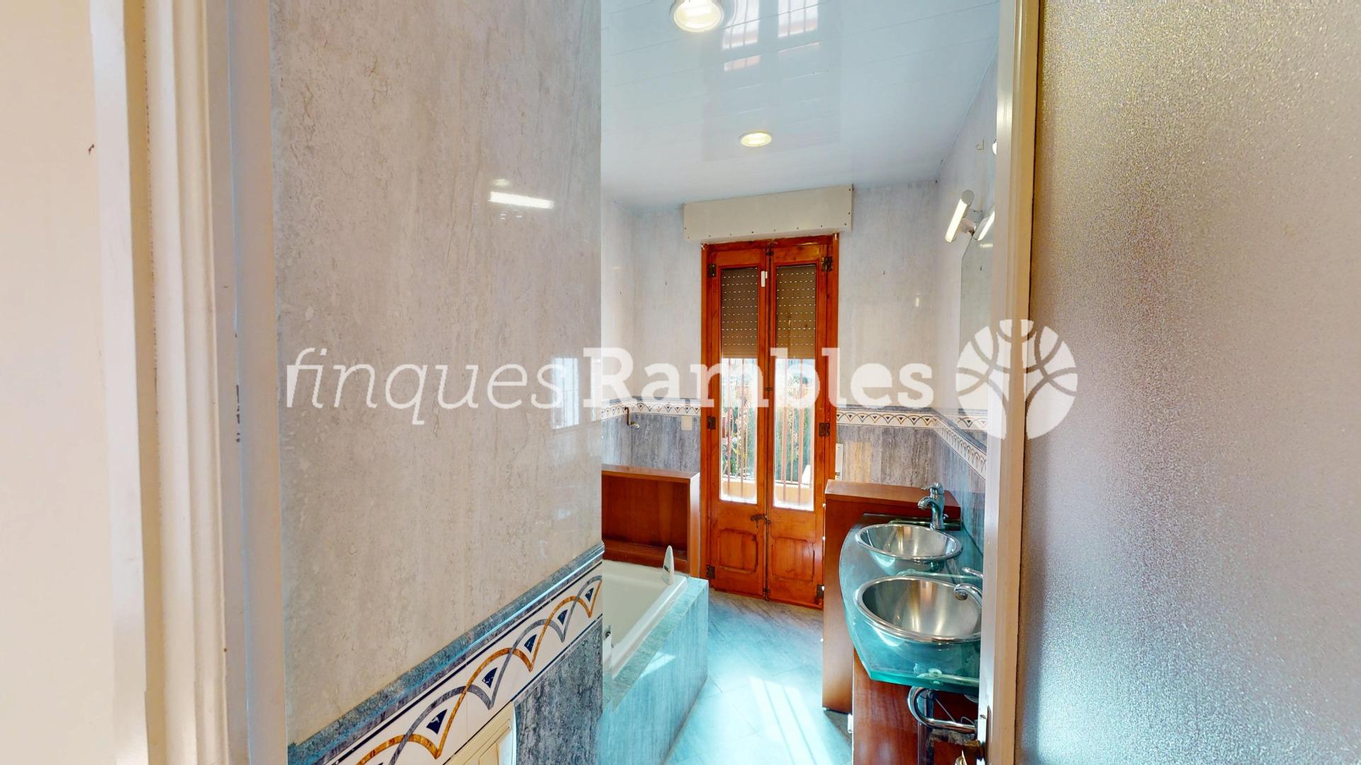 CASA SENYORIAL AMB GRAN JARDÍ, A PLE CENTRE DE CAPELLADES – 36