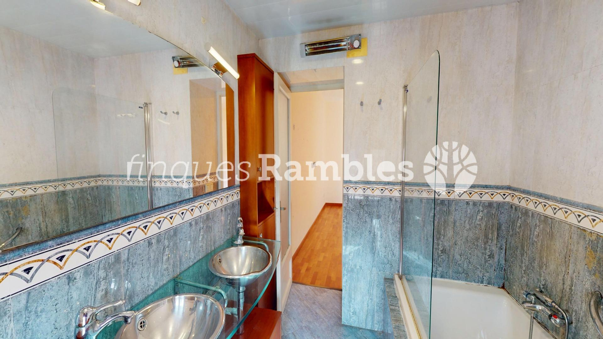 CASA SENYORIAL AMB GRAN JARDÍ, A PLE CENTRE DE CAPELLADES – 37