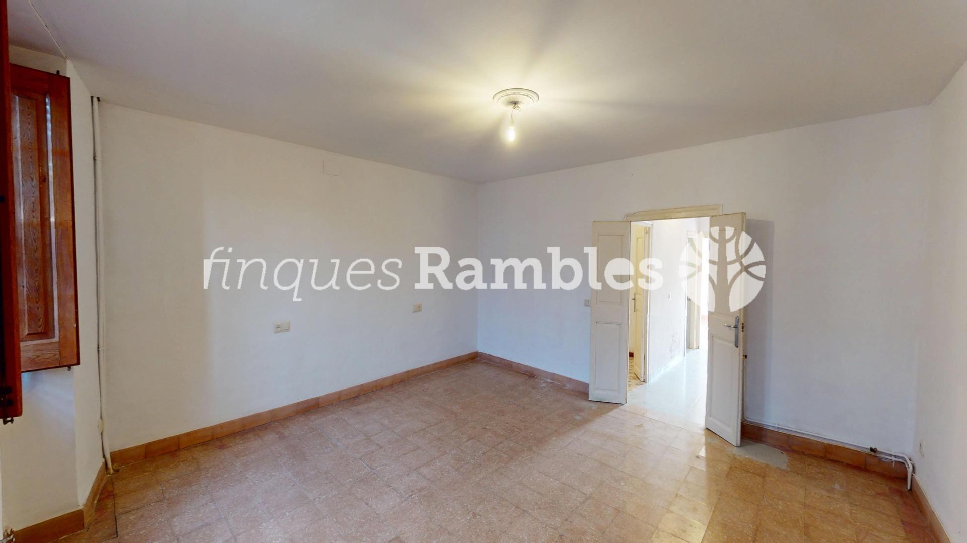 CASA SENYORIAL AMB GRAN JARDÍ, A PLE CENTRE DE CAPELLADES – 41