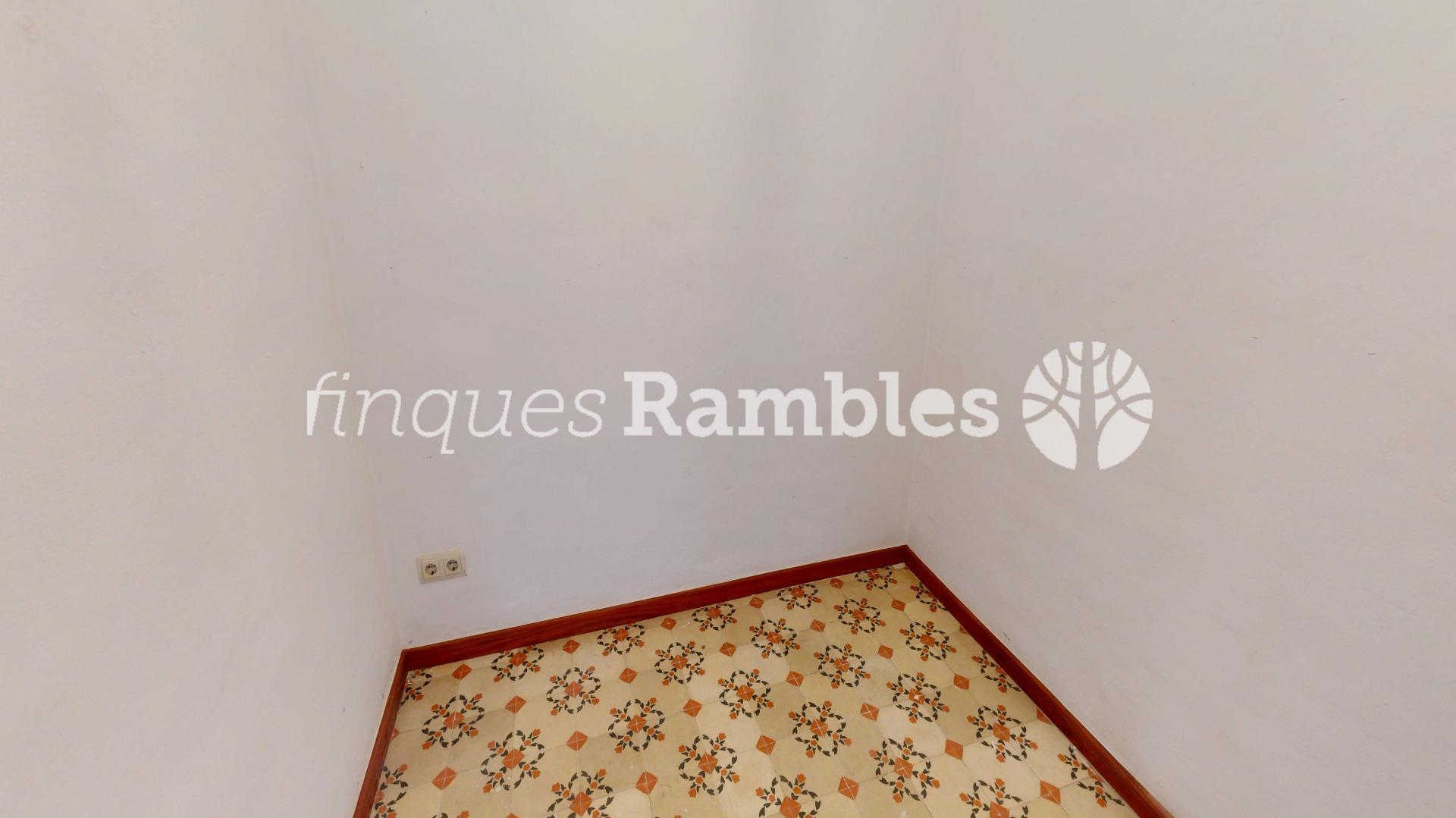 CASA SENYORIAL AMB GRAN JARDÍ, A PLE CENTRE DE CAPELLADES – 43