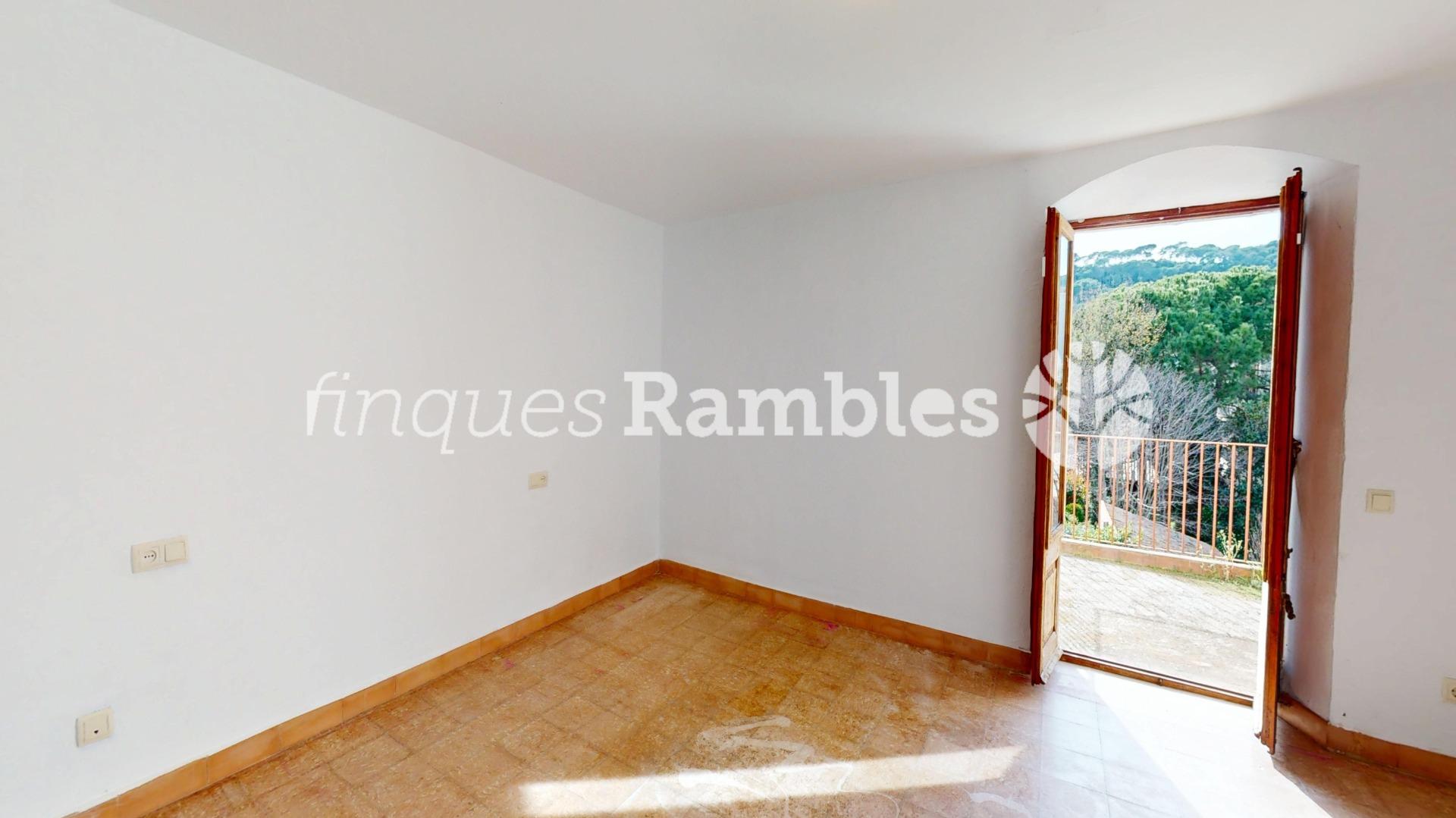 CASA SENYORIAL AMB GRAN JARDÍ, A PLE CENTRE DE CAPELLADES – 46