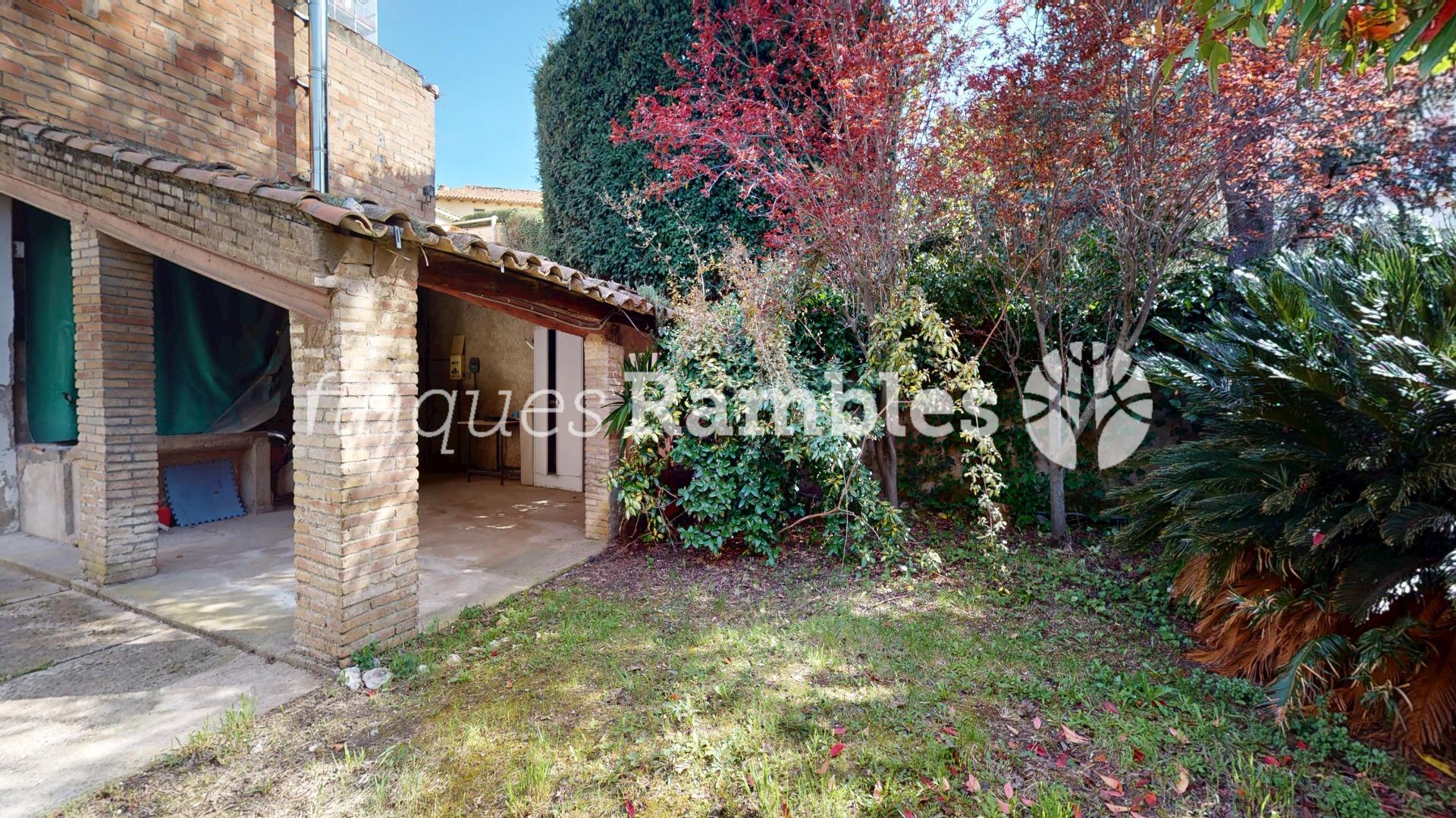 CASA SENYORIAL AMB GRAN JARDÍ, A PLE CENTRE DE CAPELLADES – 53