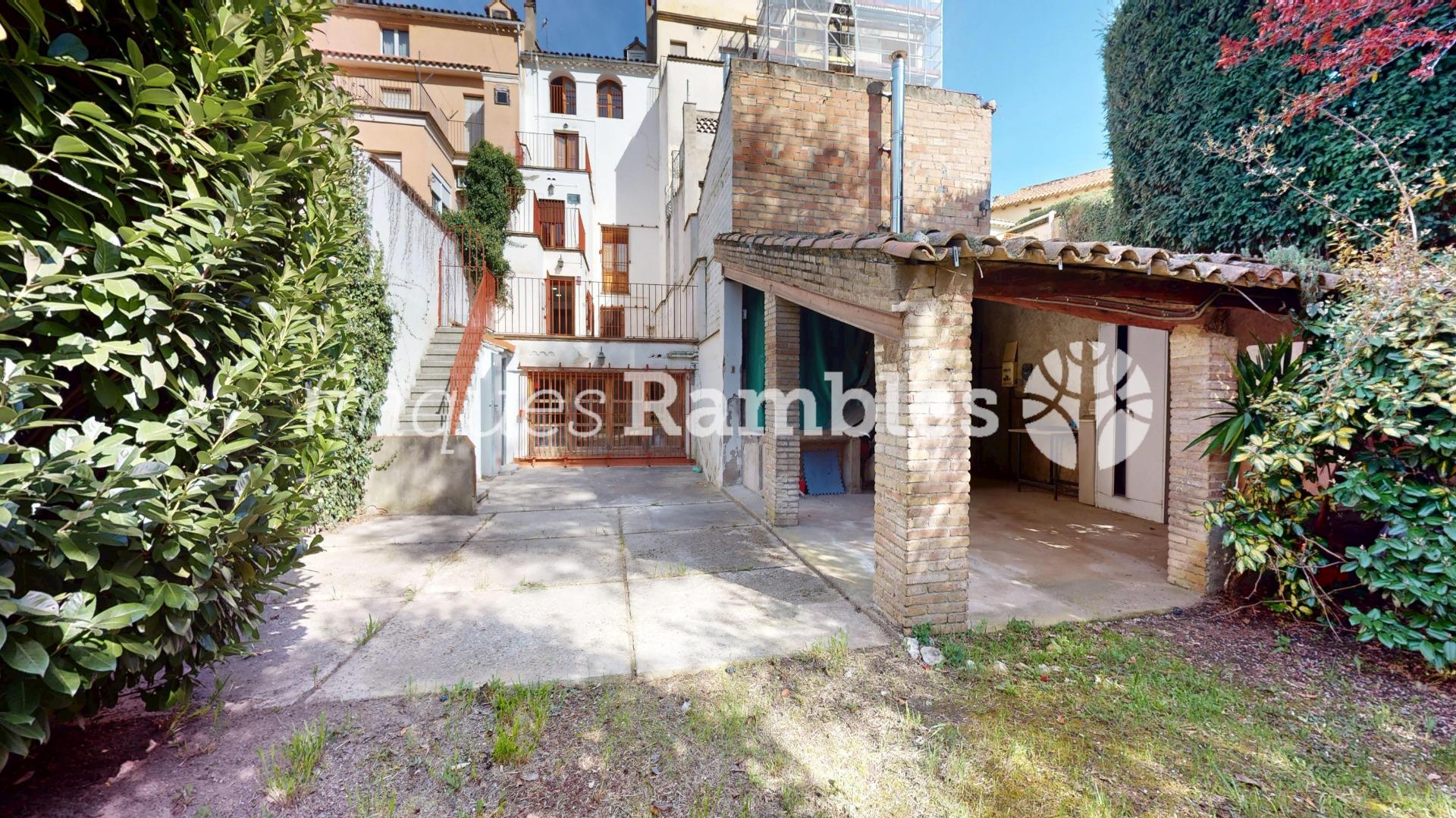 CASA SENYORIAL AMB GRAN JARDÍ, A PLE CENTRE DE CAPELLADES – 55