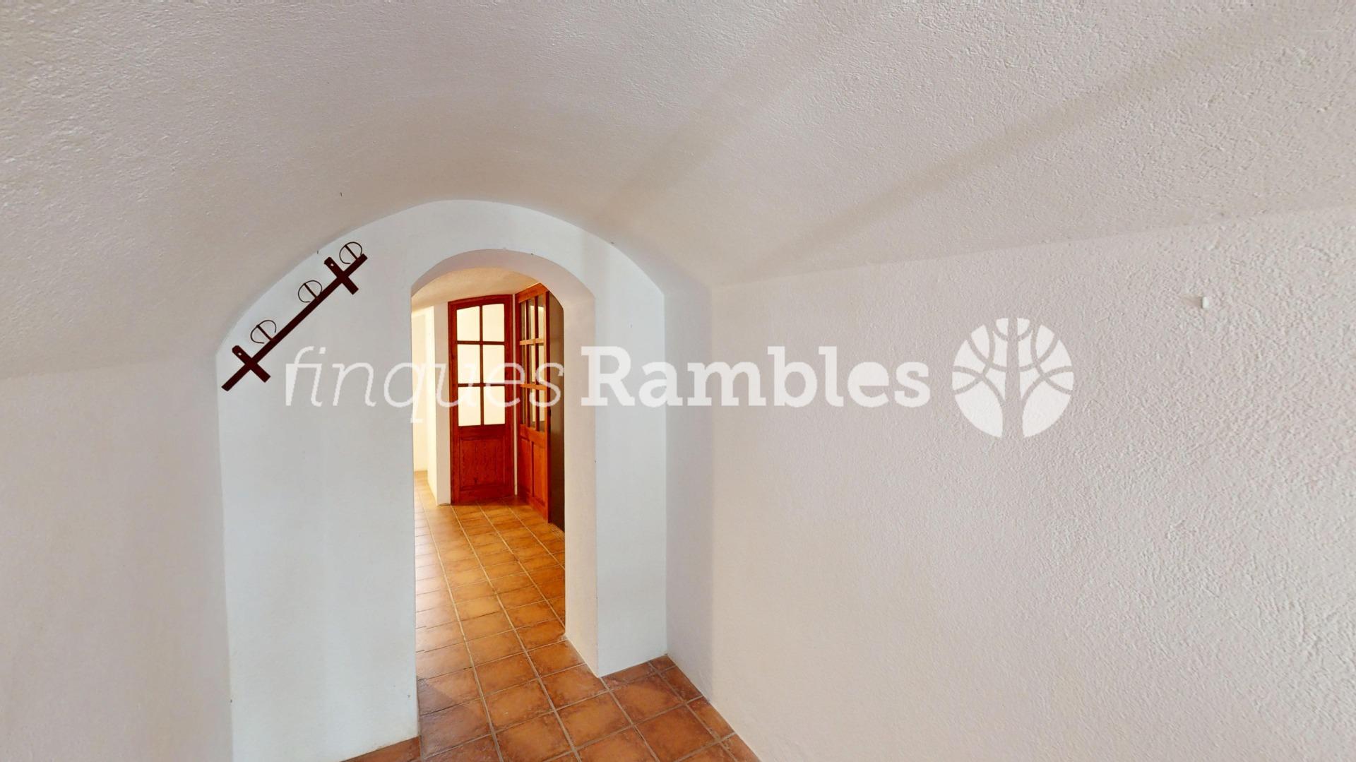 CASA SENYORIAL AMB GRAN JARDÍ, A PLE CENTRE DE CAPELLADES – 8