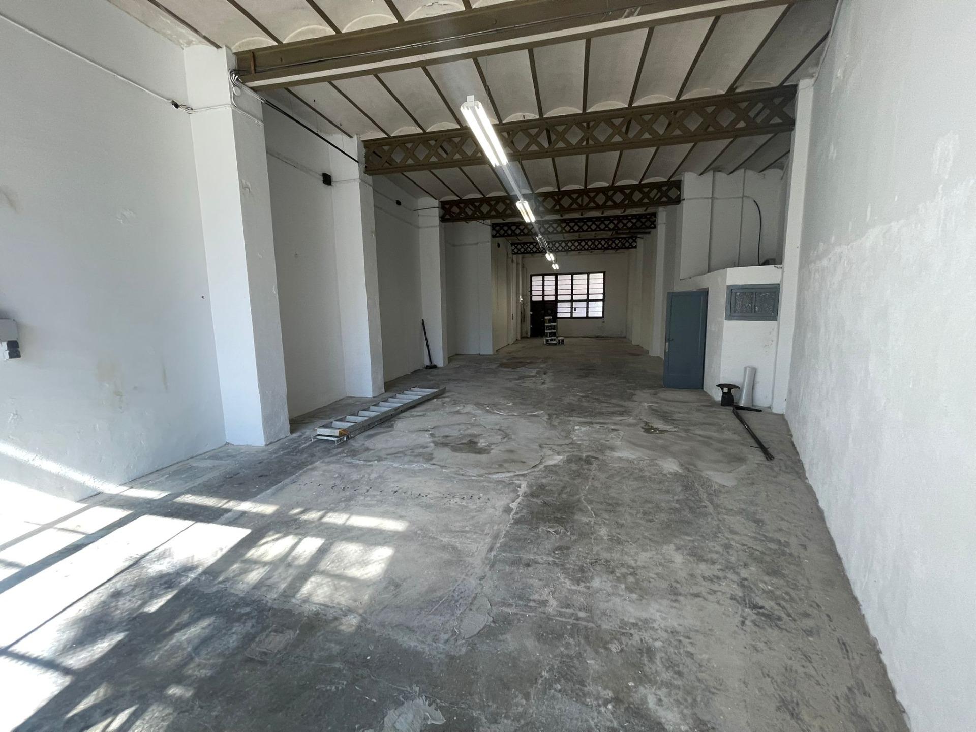 LOCAL / NAU ZONA REC – 5