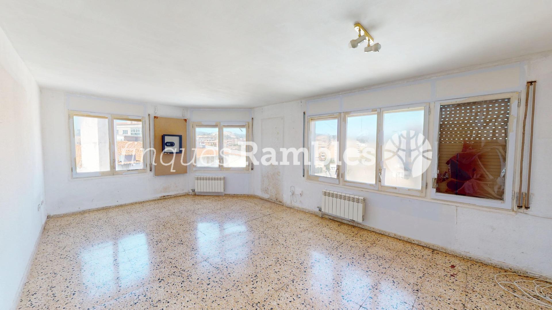 ATIC LLUMINOS I TRANQUIL AMB VISTES – 15