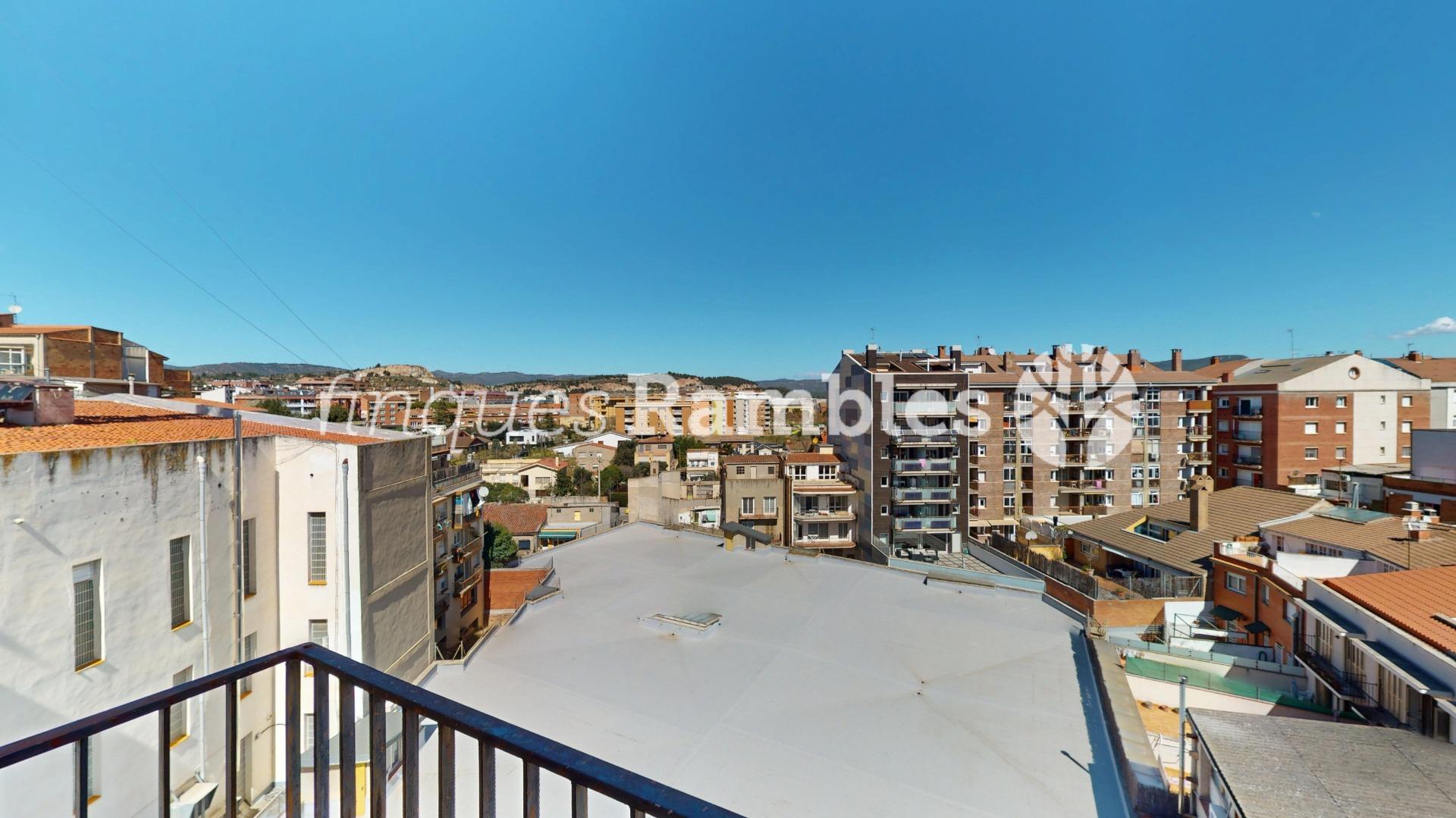 ATIC LLUMINOS I TRANQUIL AMB VISTES – 26