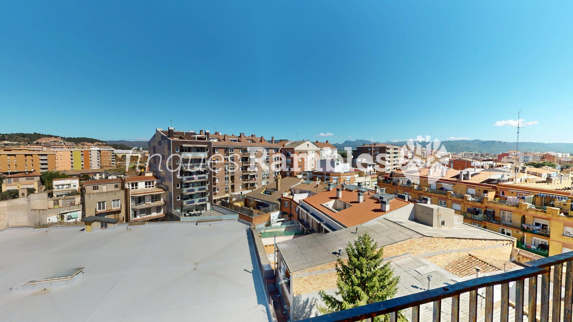 ATIC LLUMINOS I TRANQUIL AMB VISTES – 28