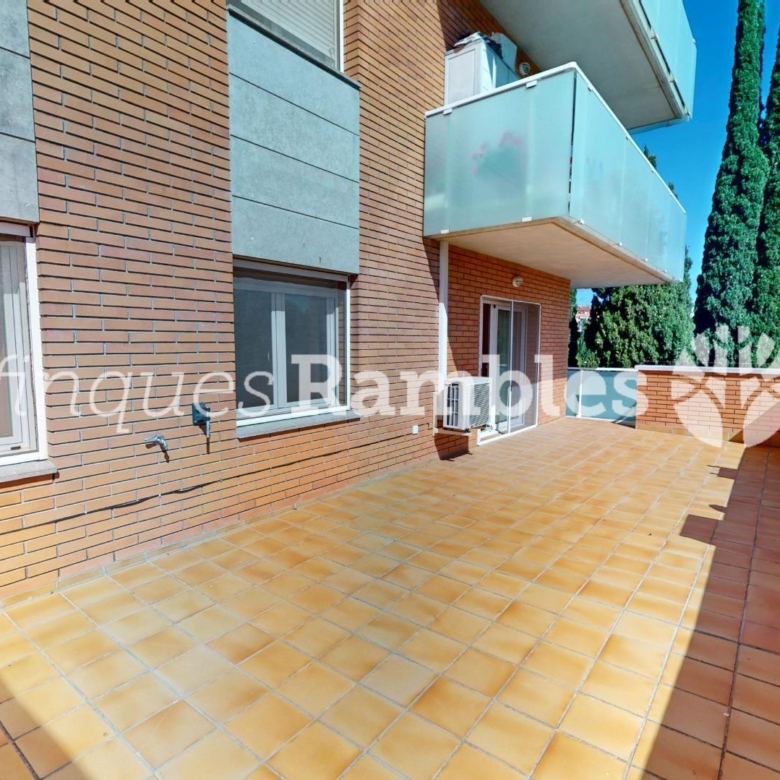PISO CON ESPECTACULAR TERRAZA Y PARKING EN SANTA MARGARITA DE MONTBUI