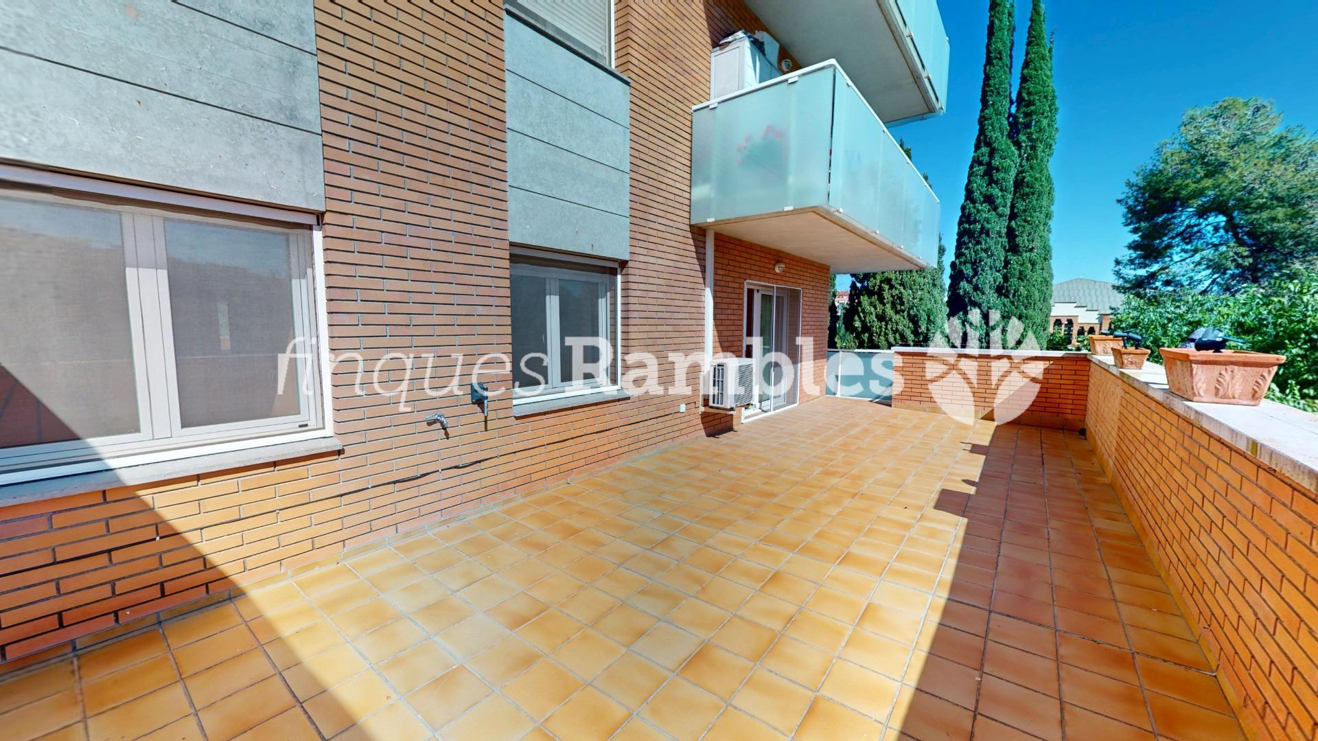 PISO CON ESPECTACULAR TERRAZA Y PARKING EN SANTA MARGARITA DE MONTBUI