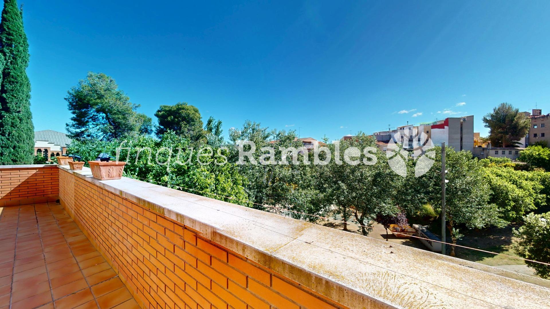 PISO CON ESPECTACULAR TERRAZA Y PARKING EN SANTA MARGARITA DE MONTBUI