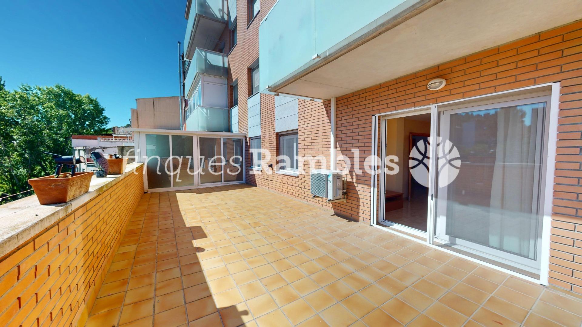 PISO CON ESPECTACULAR TERRAZA Y PARKING EN SANTA MARGARITA DE MONTBUI