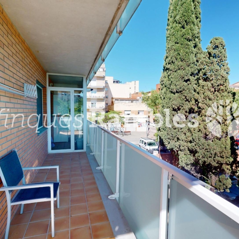 PISO CON ESPECTACULAR TERRAZA Y PARKING EN SANTA MARGARITA DE MONTBUI