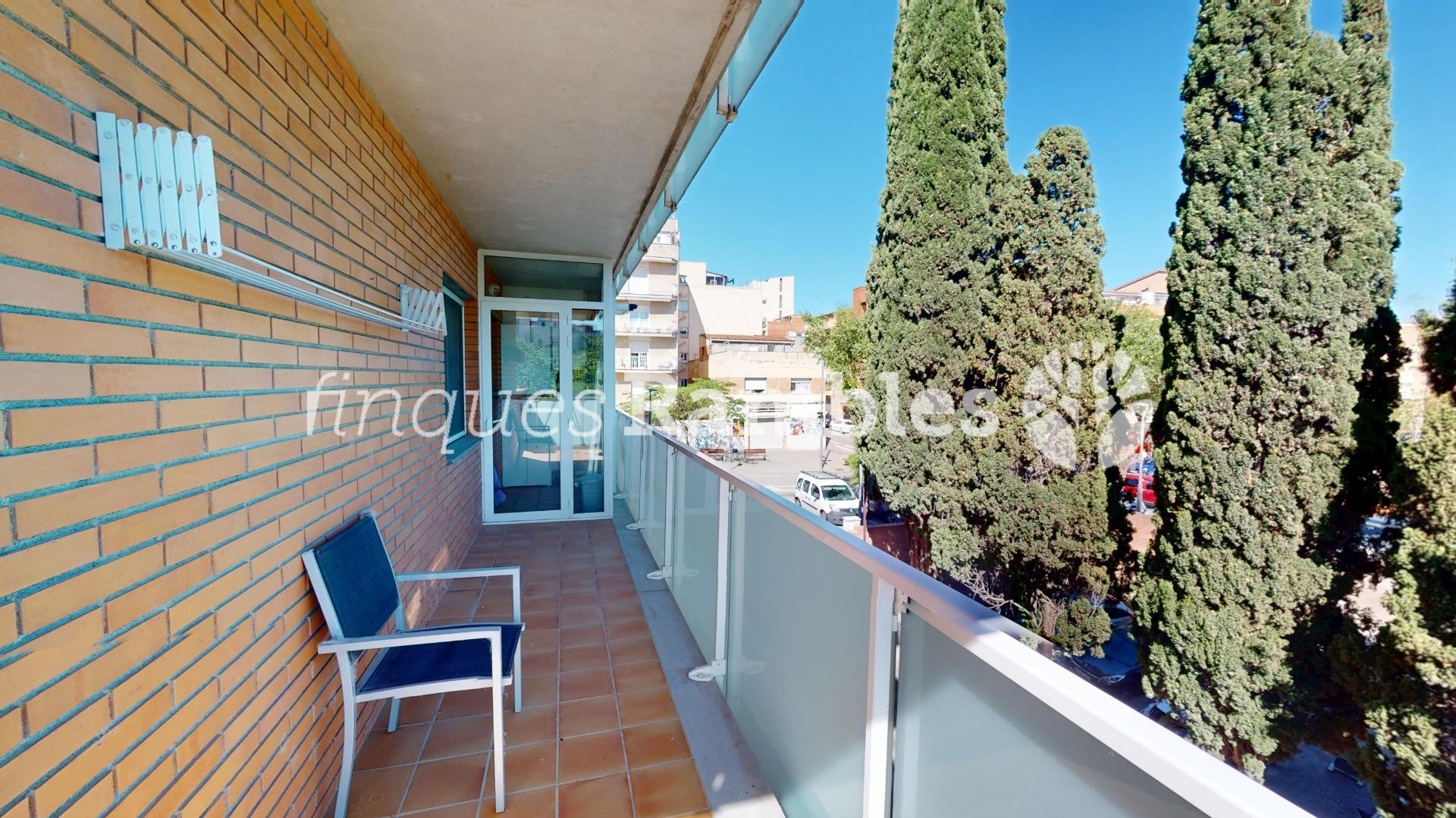 PISO CON ESPECTACULAR TERRAZA Y PARKING EN SANTA MARGARITA DE MONTBUI