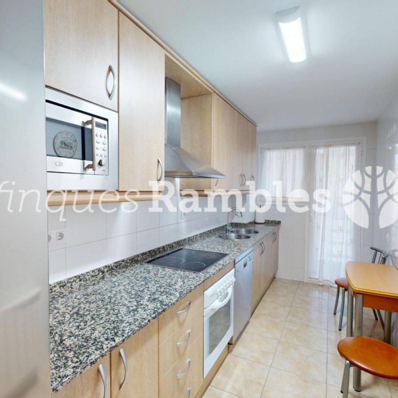 PISO CON ESPECTACULAR TERRAZA Y PARKING EN SANTA MARGARITA DE MONTBUI