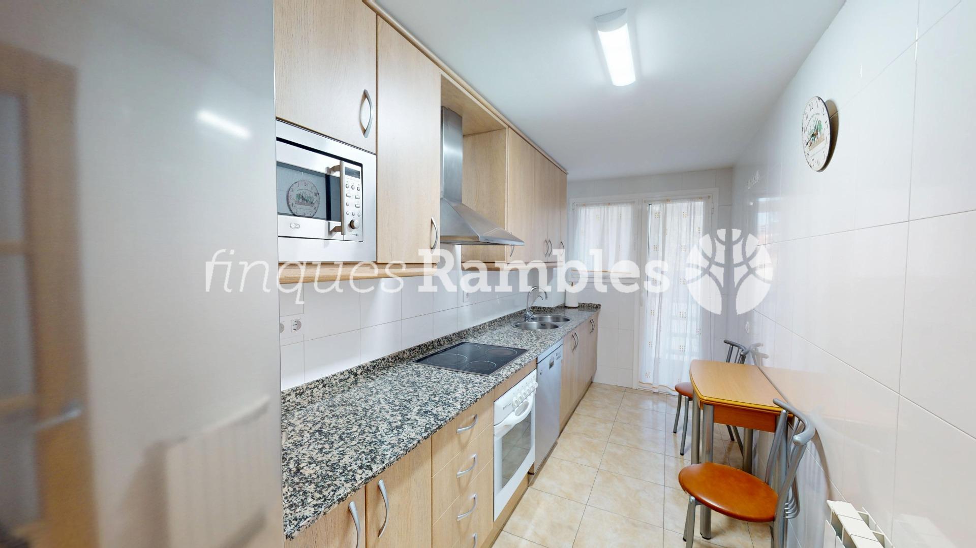 PISO CON ESPECTACULAR TERRAZA Y PARKING EN SANTA MARGARITA DE MONTBUI