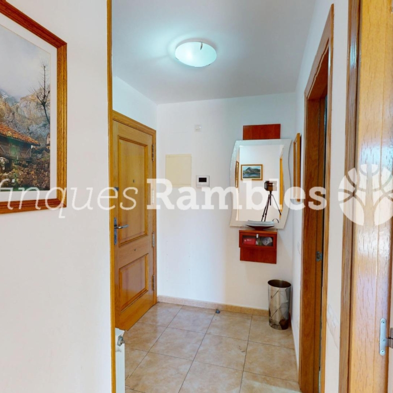 PISO CON ESPECTACULAR TERRAZA Y PARKING EN SANTA MARGARITA DE MONTBUI