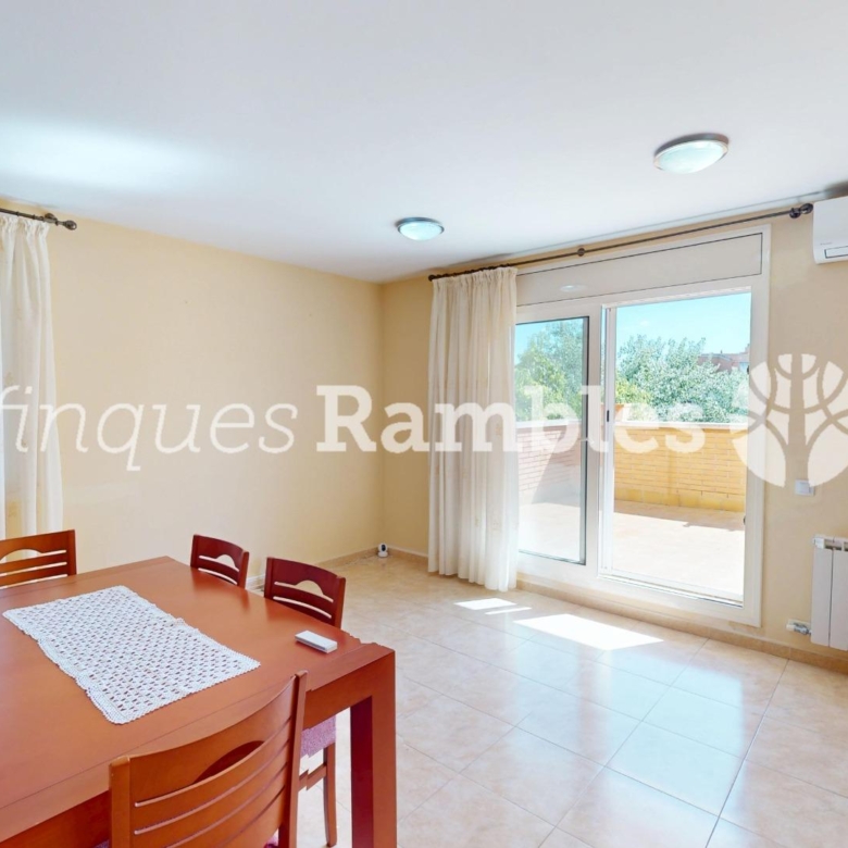PISO CON ESPECTACULAR TERRAZA Y PARKING EN SANTA MARGARITA DE MONTBUI