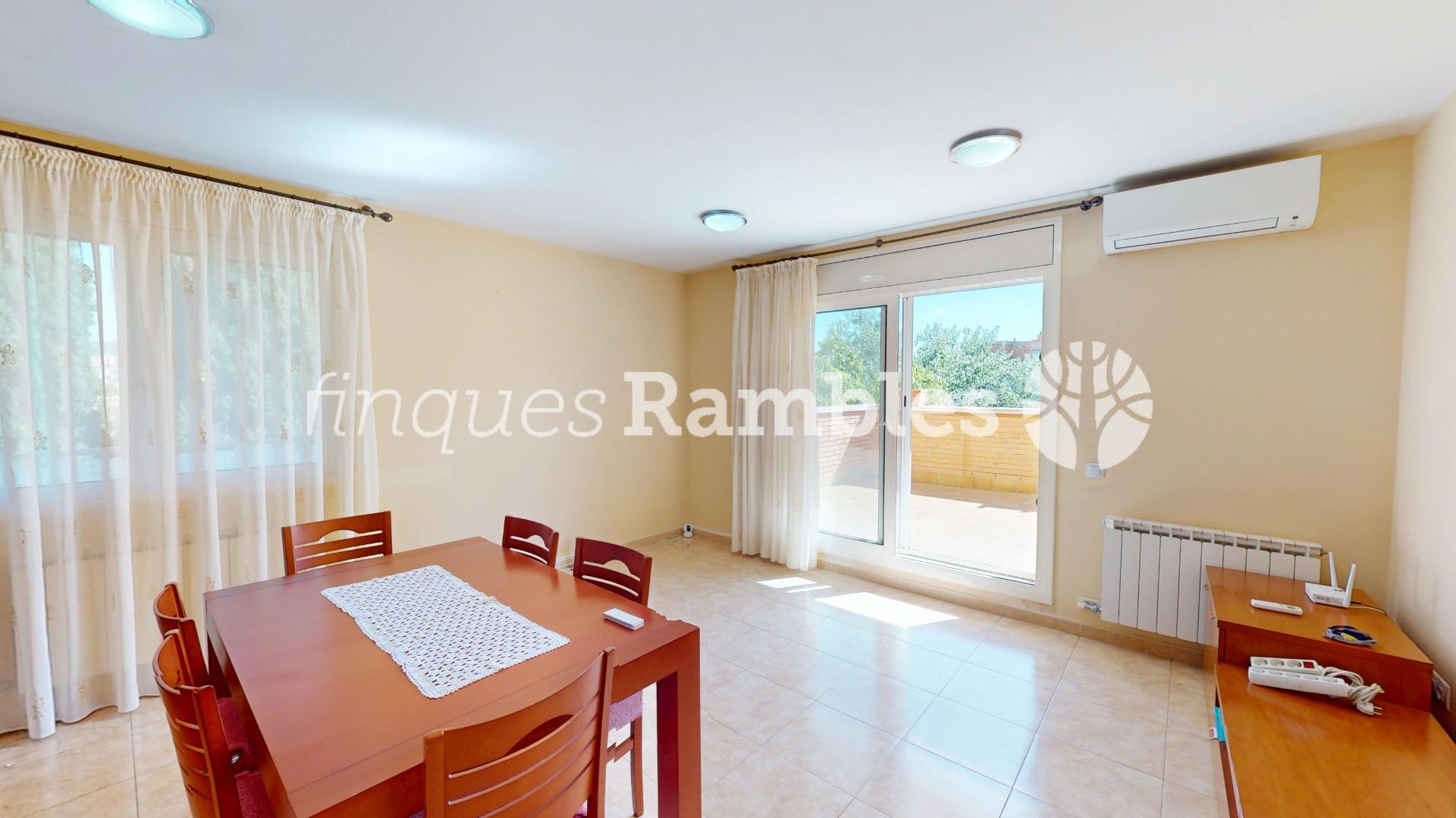 PISO CON ESPECTACULAR TERRAZA Y PARKING EN SANTA MARGARITA DE MONTBUI