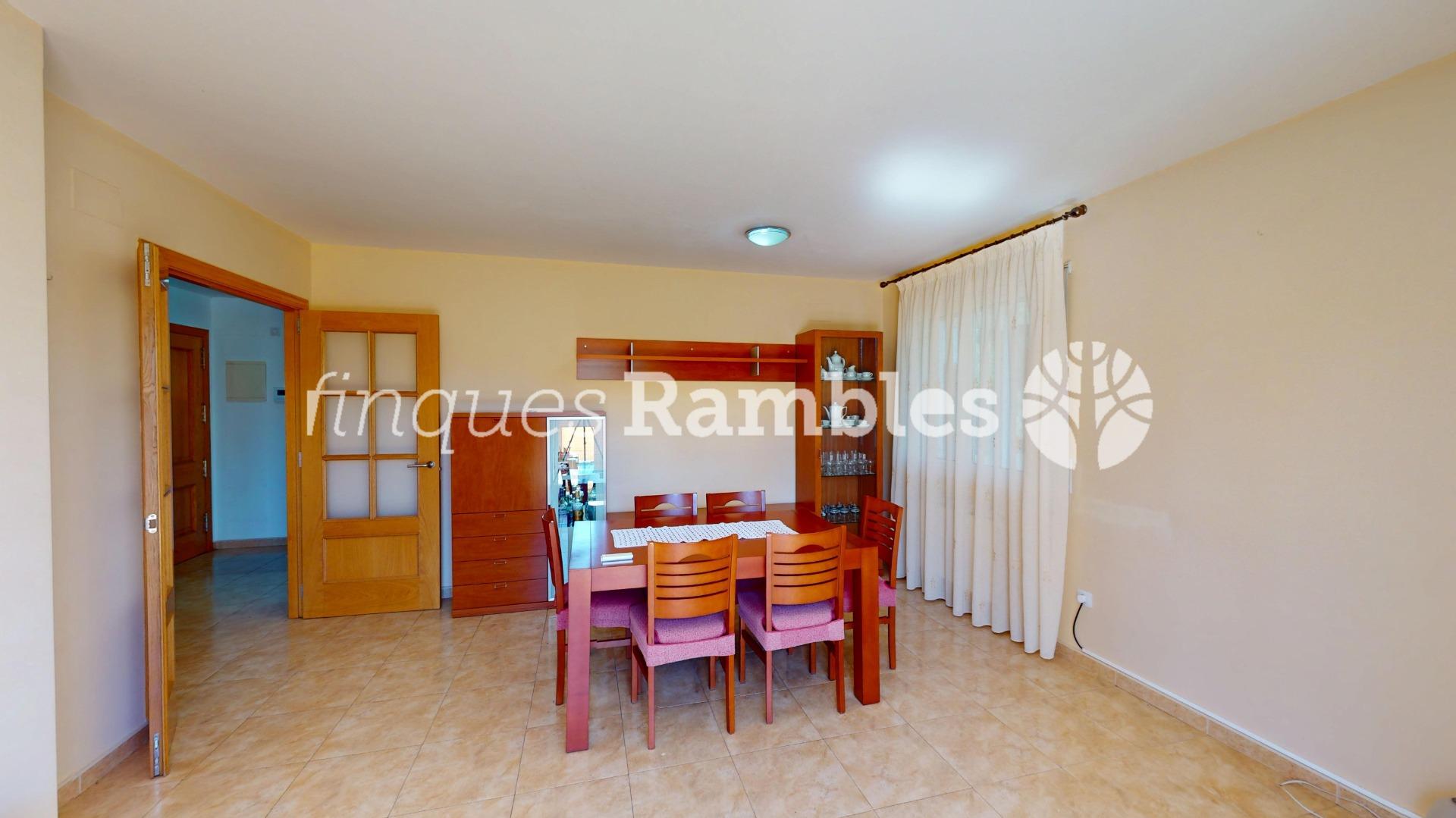 PISO CON ESPECTACULAR TERRAZA Y PARKING EN SANTA MARGARITA DE MONTBUI