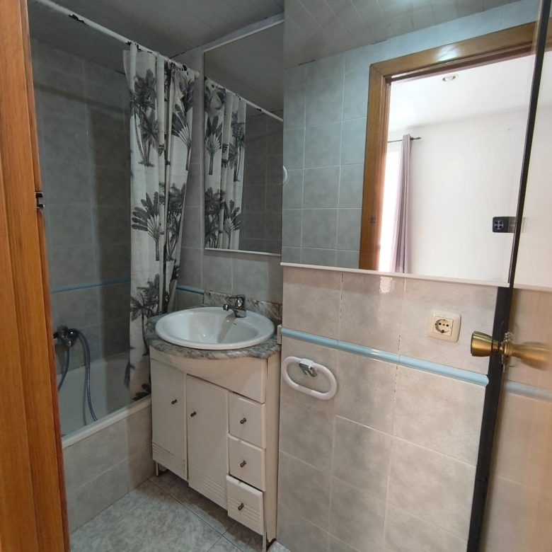 OPORTUNITAT! EDIFICI D´11 HABITATGES + 3 GARATGES, EN RENDIBILITAT.