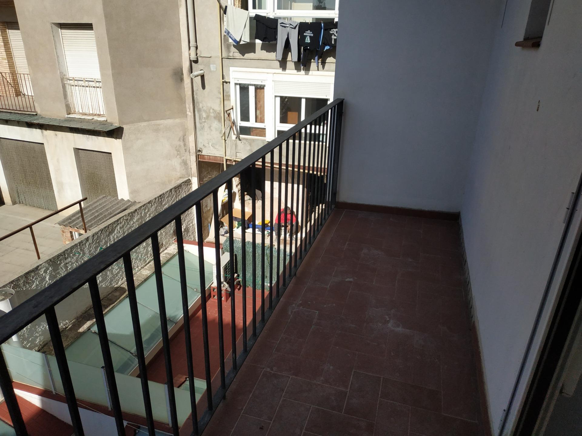 OPORTUNITAT! EDIFICI D´11 HABITATGES + 3 GARATGES, EN RENDIBILITAT.