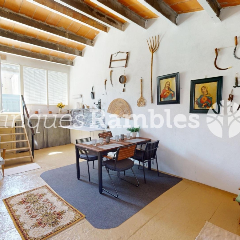CASA AMB 3 PISOS AL CENTRE D’IGUALADA